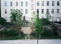 to let: accommodation Berlin Mitte with parking lot / balcony